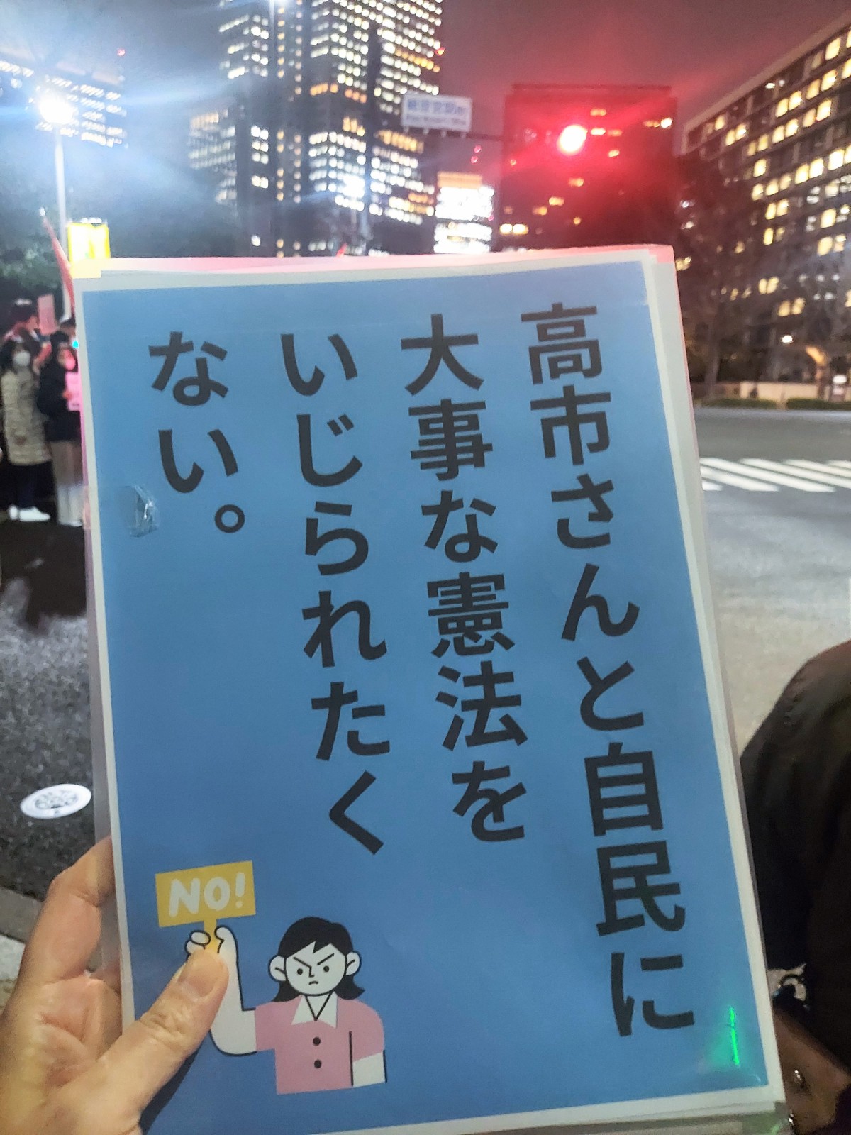 A4サイズのコレがあれば、気恥ずかしいとき顔も隠せます