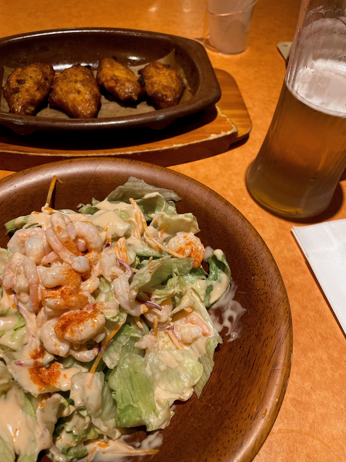 辛味チキンとサラダ