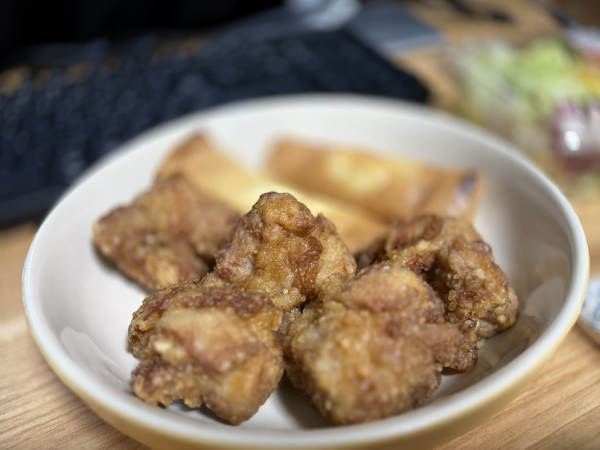 スーパーの総菜をオーブンで温めなおした唐揚げ