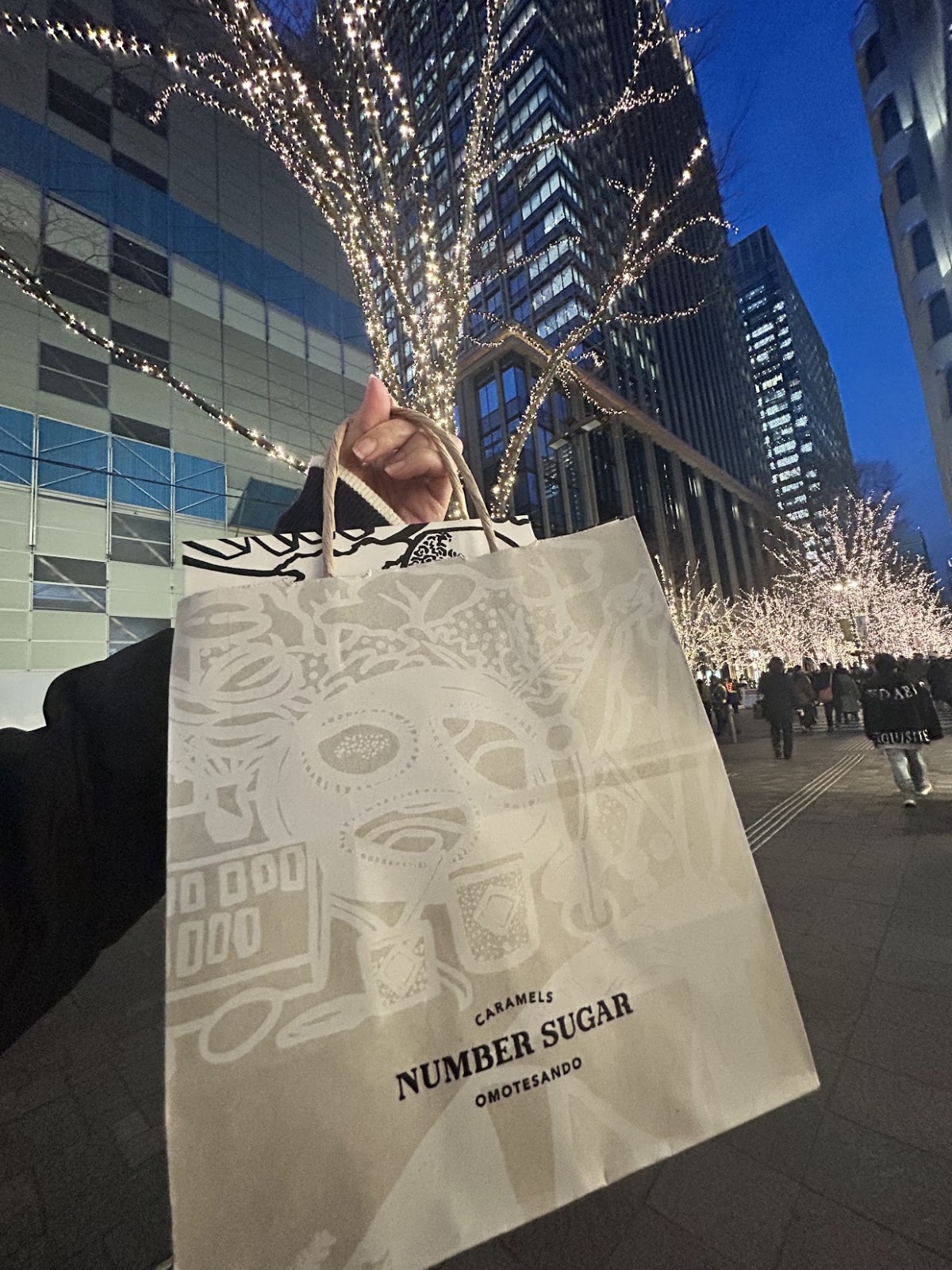 <b>「TOKYOギフト」として指名されて人気を高めているという・・・「<a href="https://www.numbersugar.jp/" target="_blank">NUMBER SUGAR」</a>、</b>東京駅周辺で買ったのですが、本店は表参道。通販も行っていないため、ギフターは足でお店を楽しみに行かなければ手に入らないので、貴重という訳！