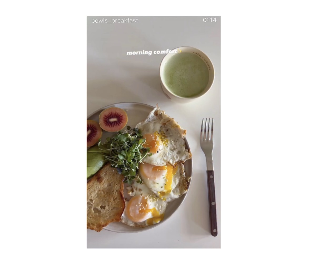 ねっ、コーヒーの位置でしょう。ちなみに、この子（@bowls_breakfast）の毎日の朝食は、毎日私たちが食べるべきの栄養模範的です。