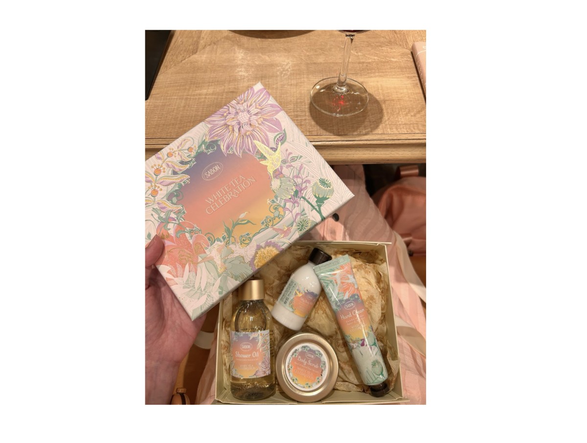 このホワイトデーやイースターの端境期に活況な色まで意識してくれたそう💝