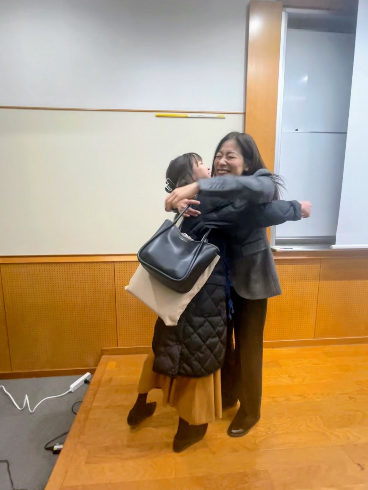 <b>ケアギフト第４章で取り上げた、</b><a href="https://ethicaljapan.org/" target="_blank"><b>エシカル協会</b></a><b>の姉貴、末吉里花さんと数年ぶりの再会！この代々木公園内の会場といえば、気候変動の国際会議COP24でポーランドに出国に向かう数時間前までSDGｓ教育の全国大会で総合司会。当時の私のガッツを考えると、葉山ヨガと東京引っ越しが同日なんて序の口でした。</b>