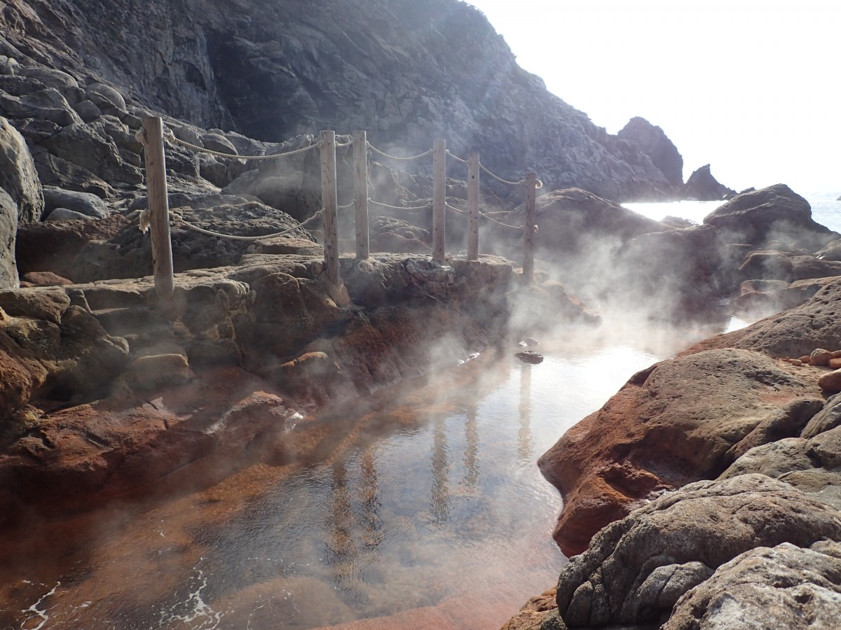 無料の露天風呂「地鉈温泉」