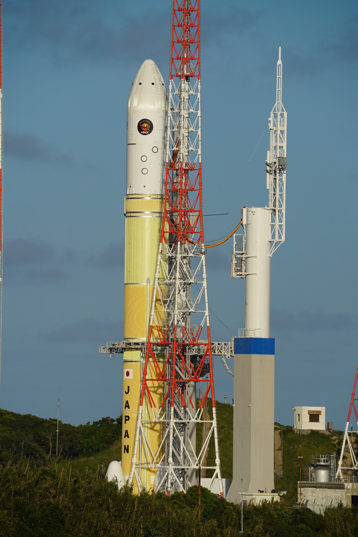©clearusui, 第2射点で翌未明の打ち上げを待つH3ロケット