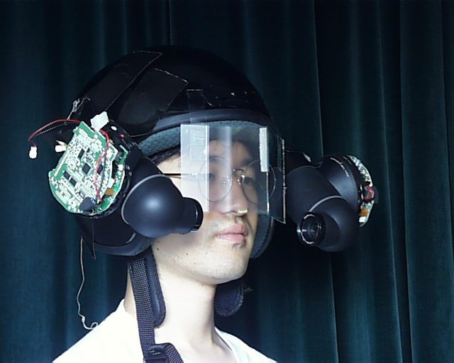 頭部搭載型プロジェクタの最初のプロトタイプ