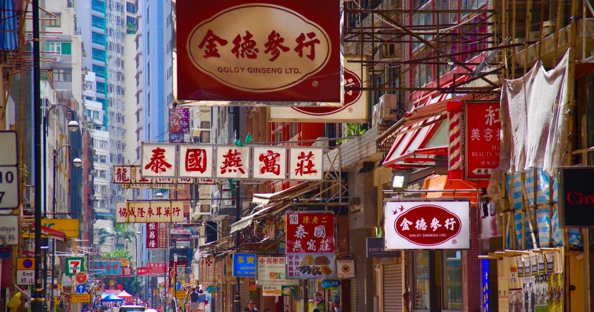 この写真は2018年に撮影したもの。香港の代名詞だったネオンサインは、今では全盛期の1割程度しか残っていないそう。安全面を考えると致し方ないかもしれないけれど、寂しい……。