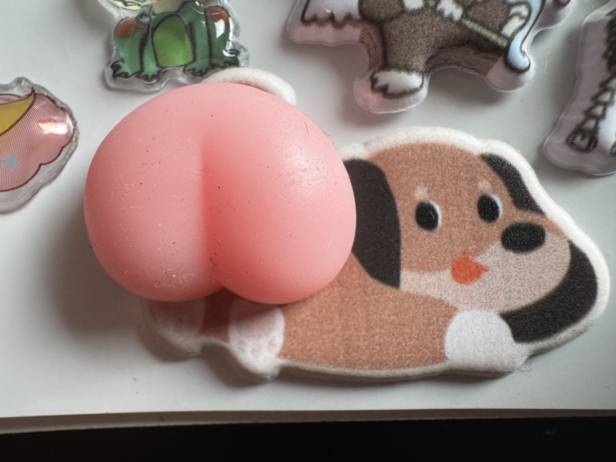 三女より提供。もらったおしりシール。結構、大人でも触るのは癖になります。