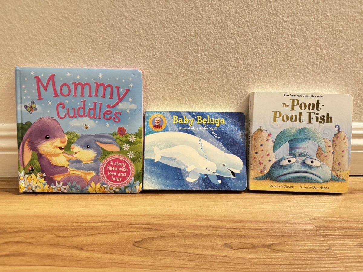 三女が大好きな絵本３冊。左から好きな順番らしいです。いや、それ好きな動物の順番では。。