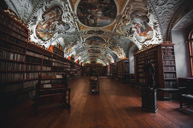 チェコの首都プラハにある、ストラホフ修道院図書館。「神学の間」または「哲学の間」と呼ばれる。（Photo by Pexels）