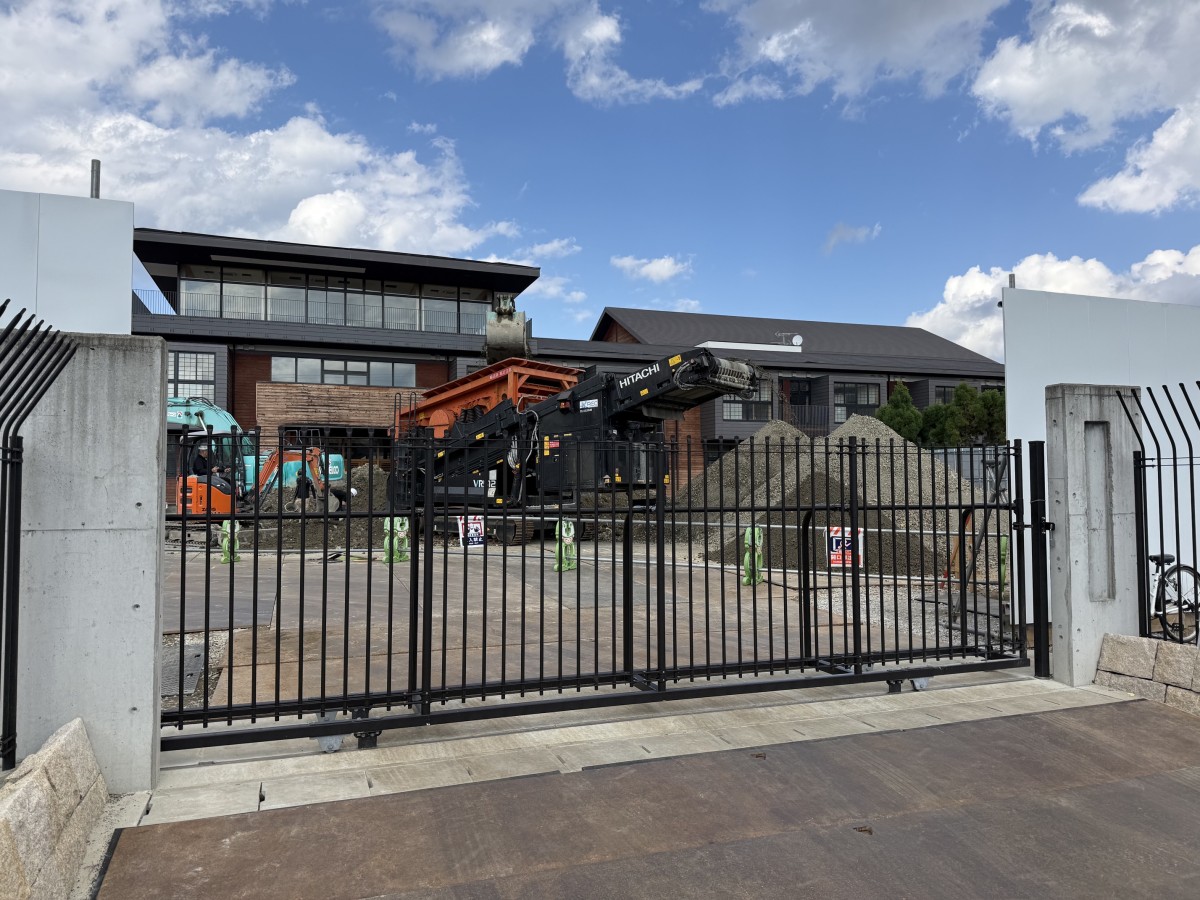 値引きされた国有地に立つ森友学園の小学校の校舎
