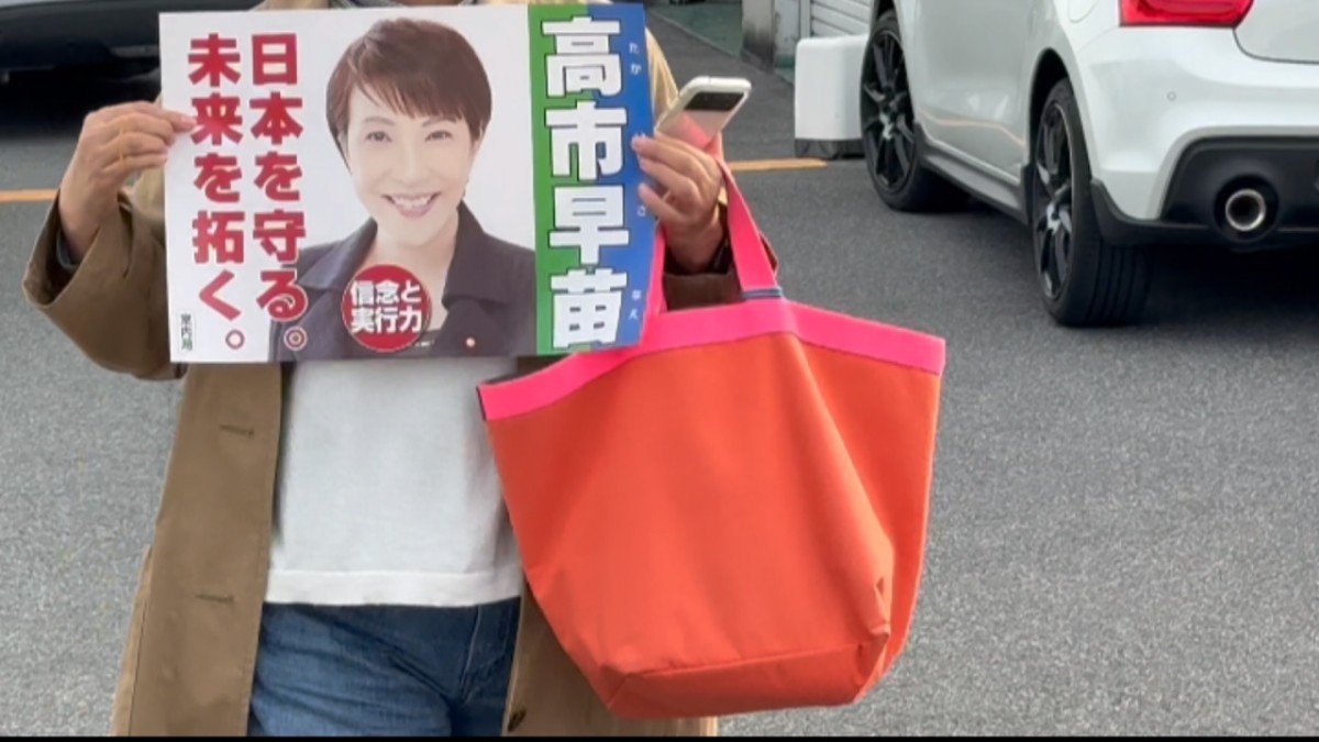 高市総理の地元事務所に手紙を届けポスターを受け取った森友事件遺族の赤木雅子さん（去年11月）