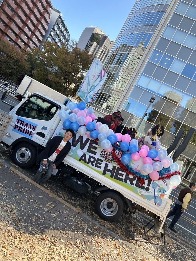 マーチ出発前のフロートにて