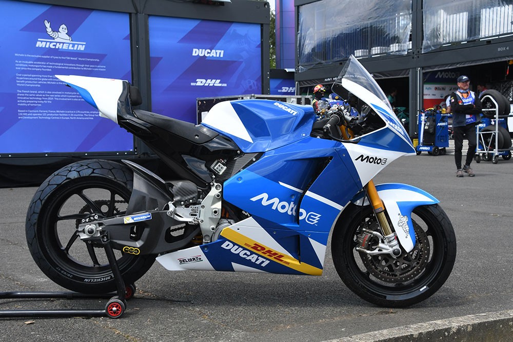 ドゥカティの電動レーサー「V21L」&copy;Eri Ito