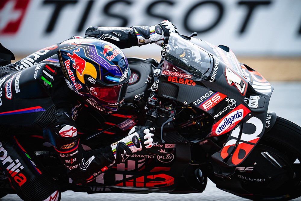 &copy;Aprilia Racing