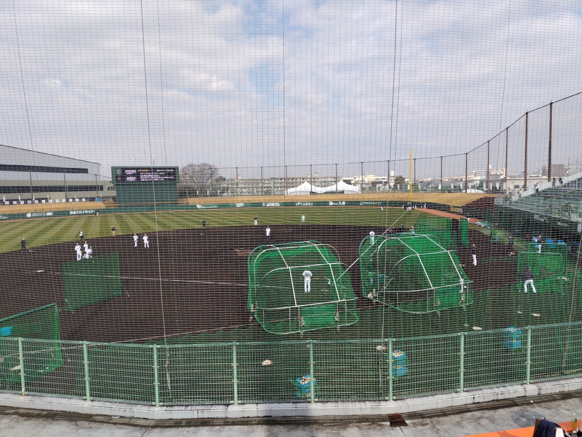 都城千葉ロッテマリーンズ秋季キャンプ。松井稼頭央氏が臨時コーチで来ていました。