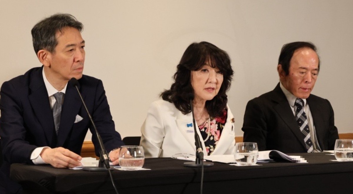 G20財務大臣・中央銀行総裁会議の後、記者会見する片山さつき財務相（中央）と、植田和男日銀総裁（右）。左は三村淳・財務官（写真は2026.4.17、財務省Xから）