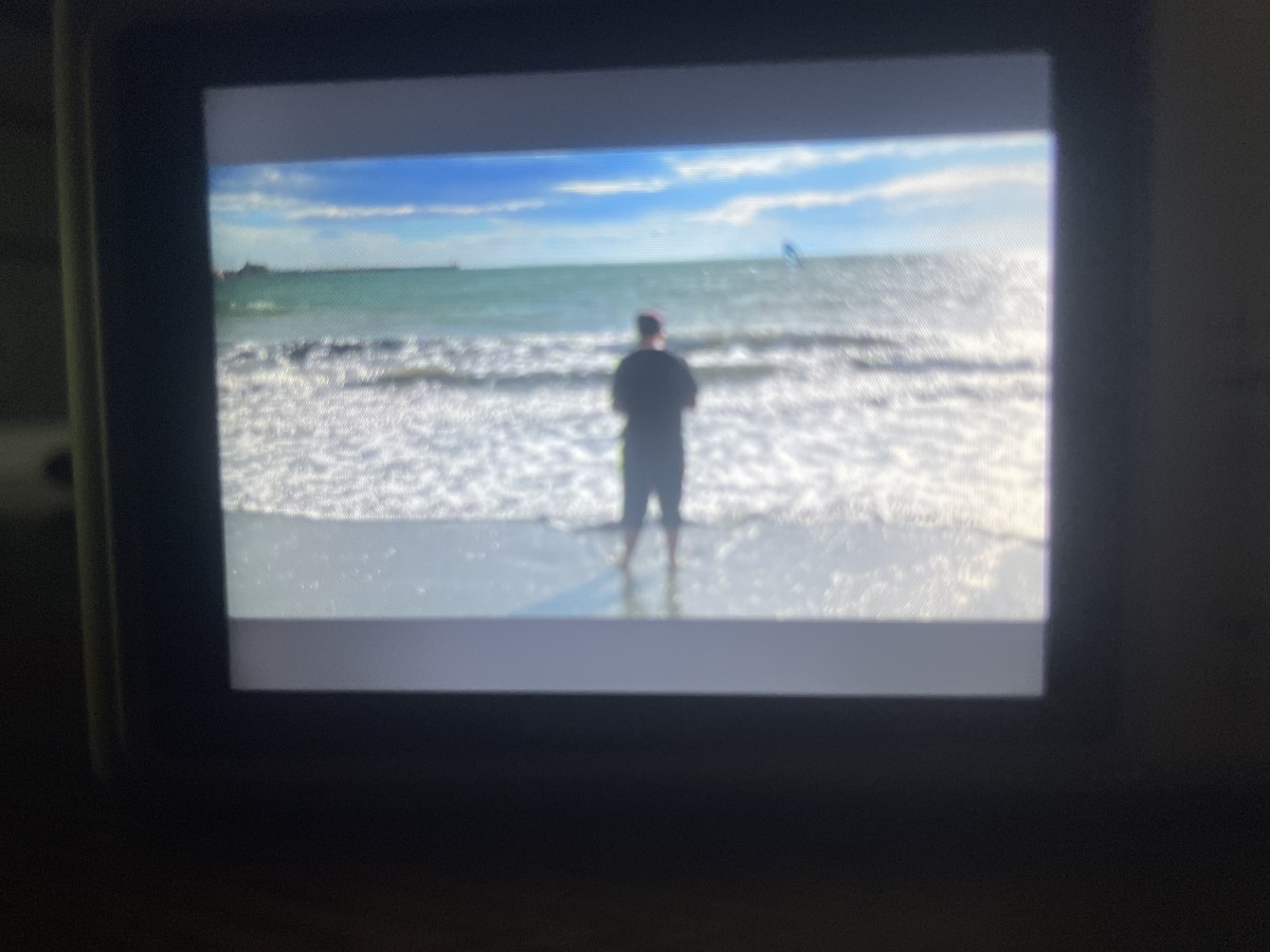 写真④ フィルムカメラみたいなデジタルカメラで撮影。