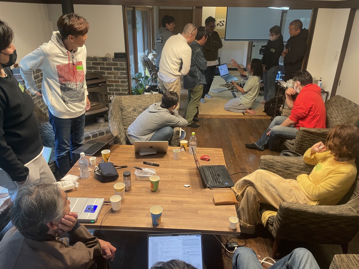 お互いの成果物を皆で愛で合う時間。