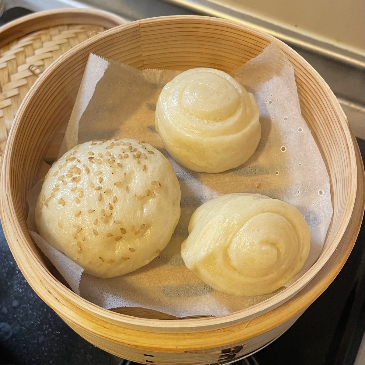 蒸籠であんまんと花巻