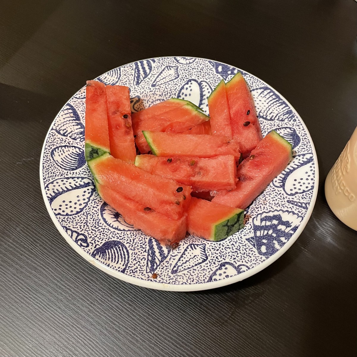 実家からもらった今年初スイカ。福田里香方式でカット