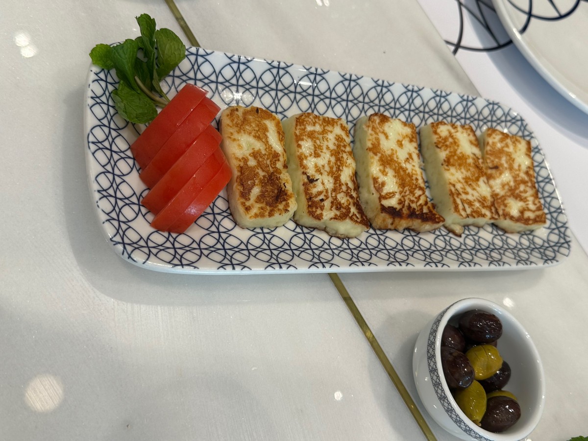 Grilled Halloumi（Grilled white halloumi cheese）35Dh