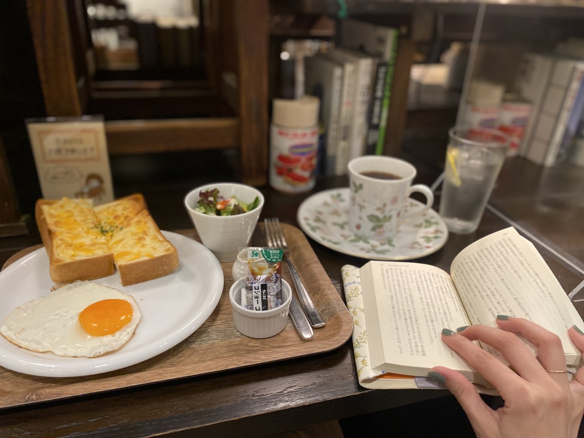 THEモーニングという感じのセット。(東京・日本橋「黒澤文庫cafe」)