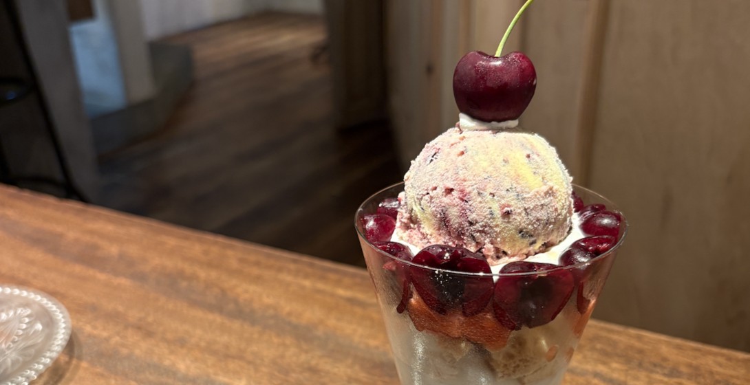 今週の美味しいもの：焼き菓子屋さんのアメリカンチェリーのパフェ🍒