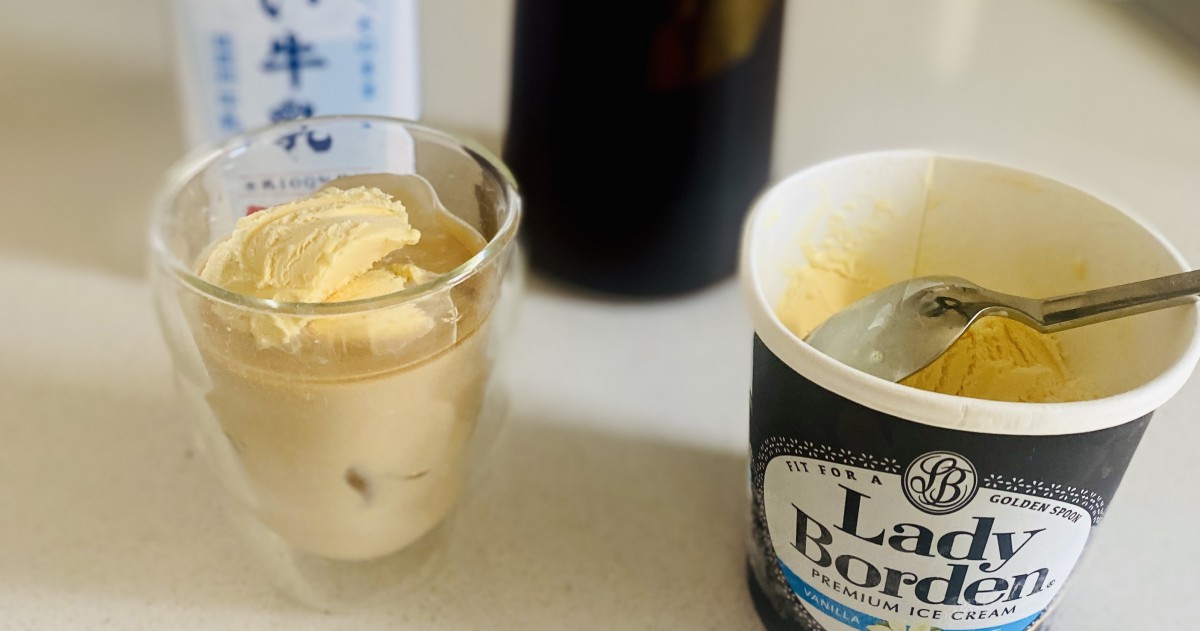 コーヒー牛乳にアイスを乗せてコーヒー牛乳フロート（追いアイス付🍨）にハマっています