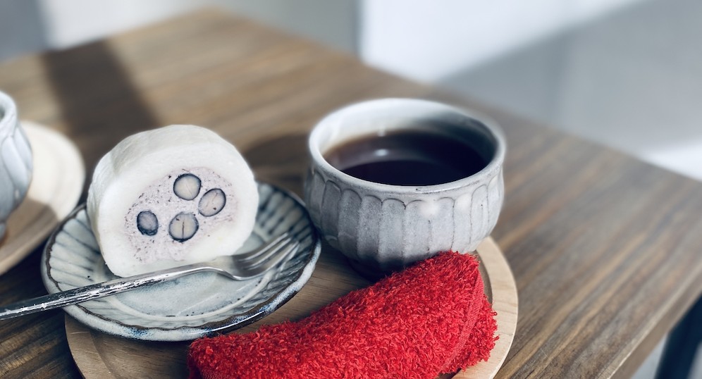 今週のおやつは、黒豆菓子が有名な「<a href="http://shiroikuro.com" target="_blank">しろいくろ</a>」さん