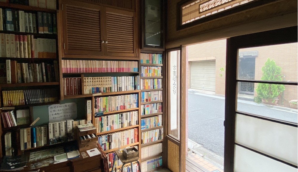 お手伝いしている東京・浅草橋にある「古書みつけ」です