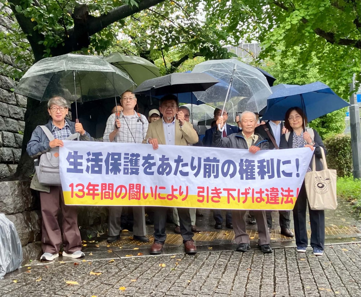 9月29日、最高裁に入廷する秋田・兵庫・佐賀・熊本の原告と弁護団