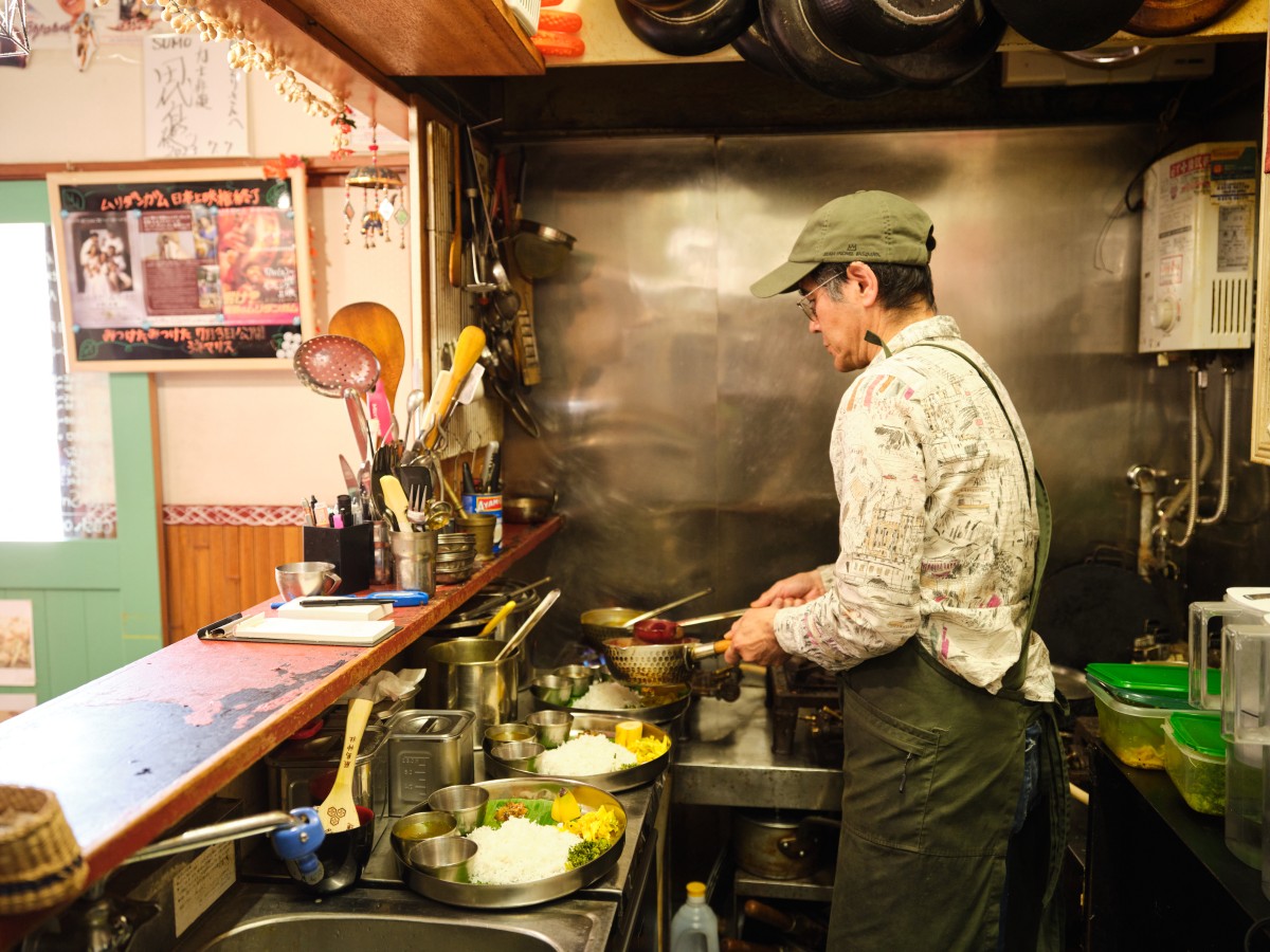 店主の稲垣富久さんによる絶品の南インド料理
