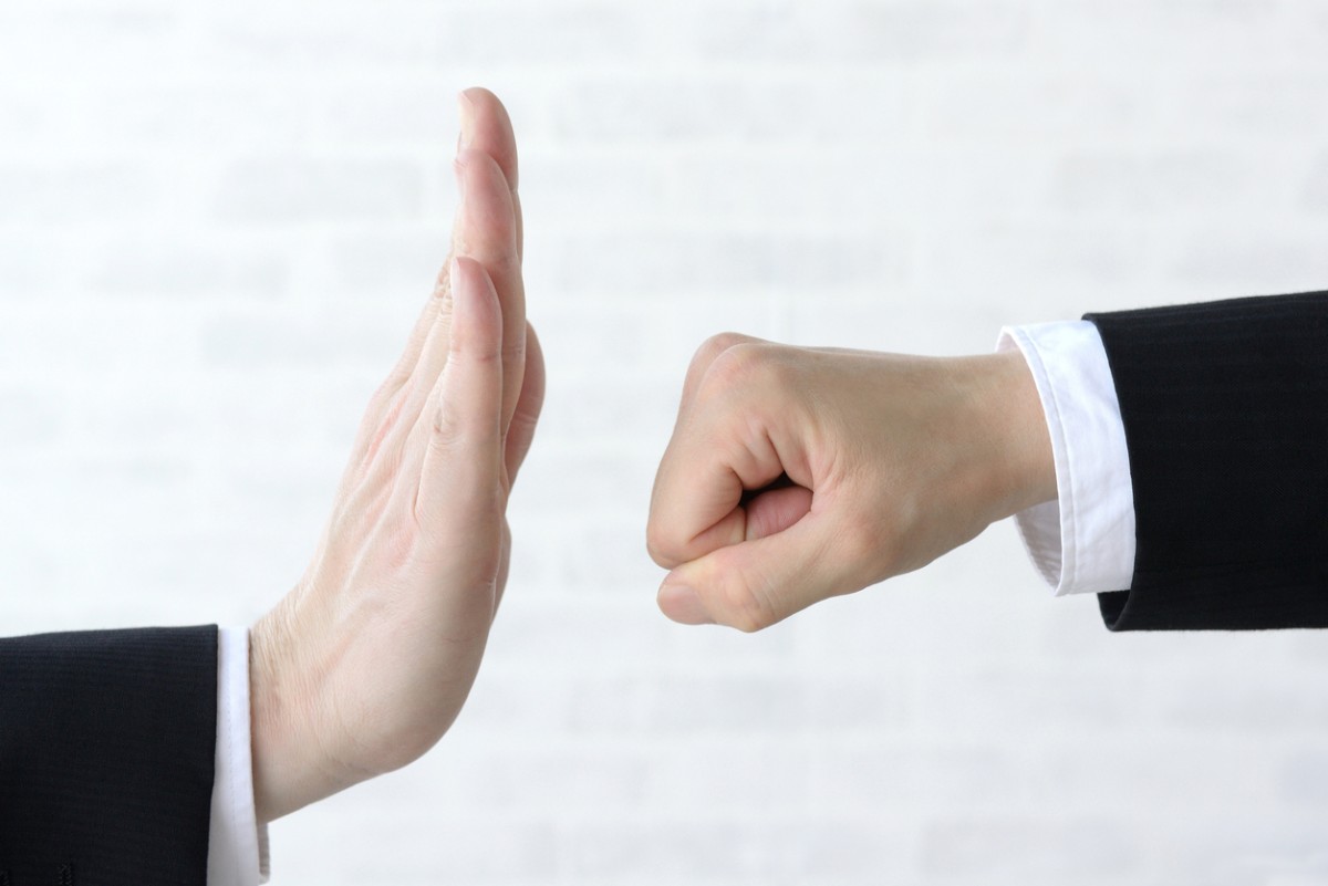 （写真）一般国民の善意で選挙や講演での暴力行為を止めましょう（イメージ、iStockより）