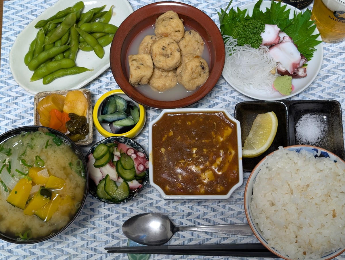 麻婆豆腐/ガンモの煮物/タコときゅうりの酢の物/タコ刺し/枝豆/味噌漬け/きゅうりの糠漬け