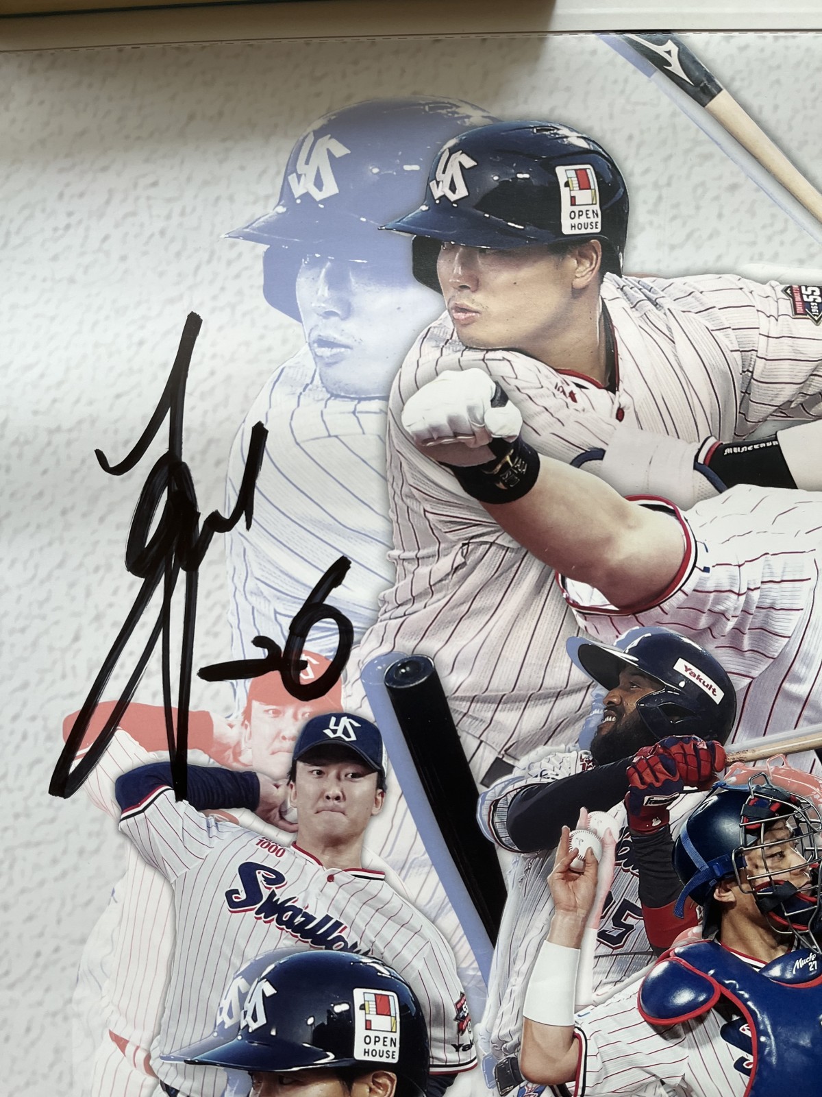 なぜか村上宗隆の横にある背番号《26》のサイン