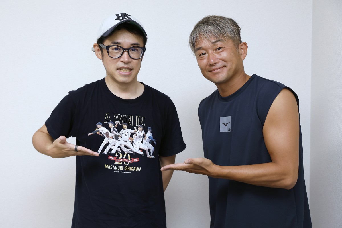 石川雅規20年連続記念Tシャツを着て