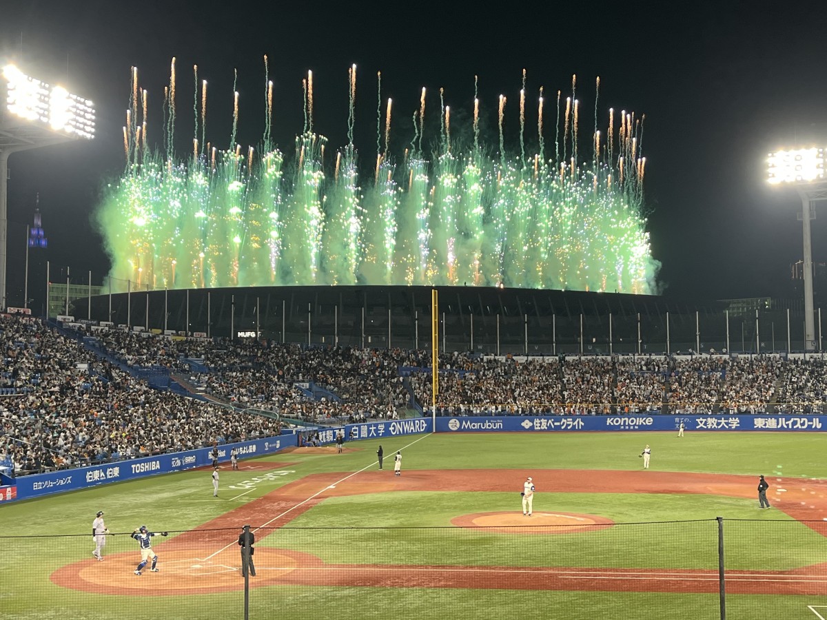 勝利直前の緑の花火