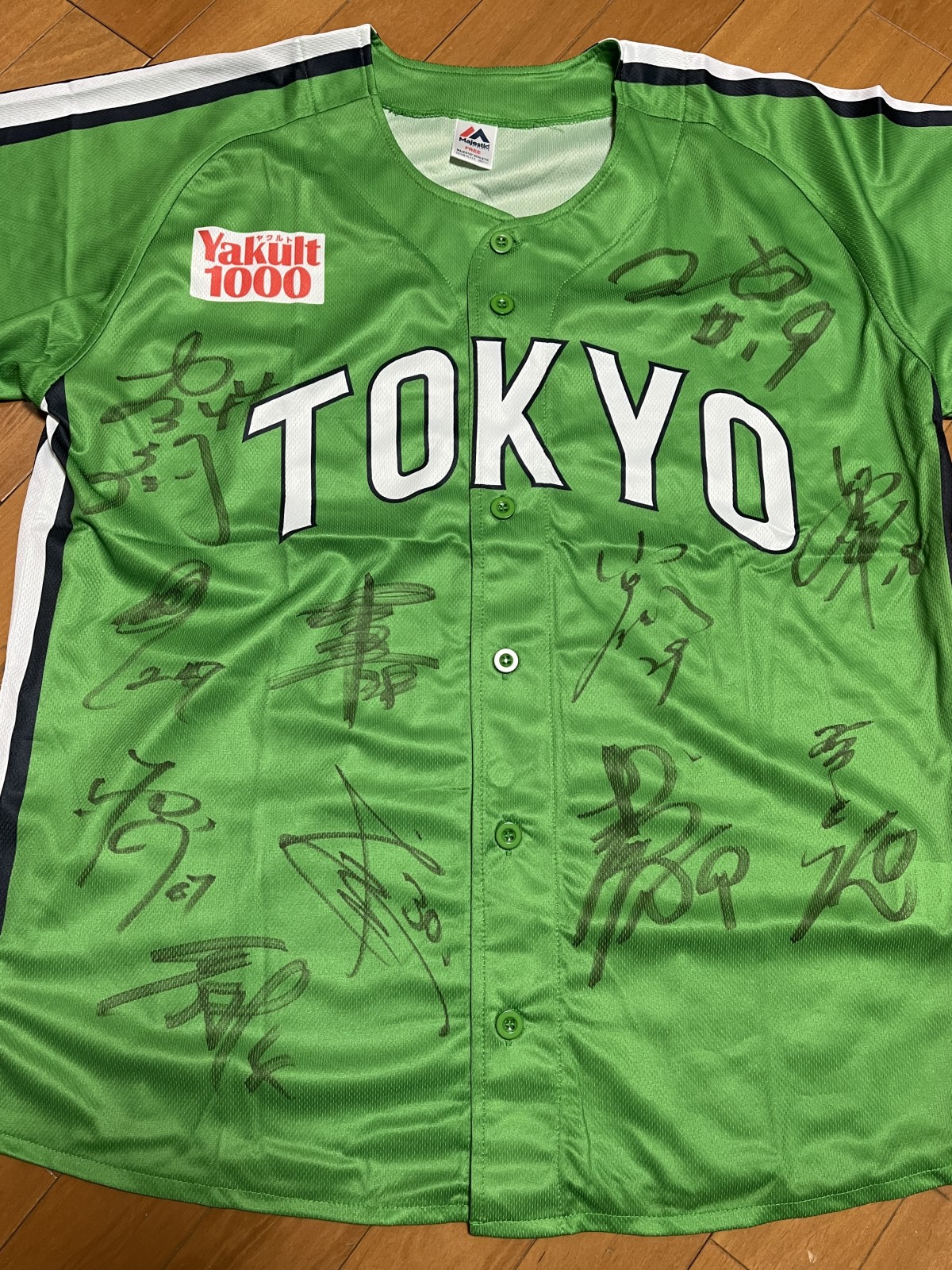 参加者全11名の寄せ書きユニフォーム