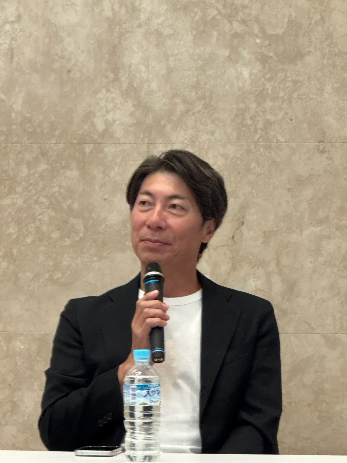 参加者からの質問に答える髙津前監督