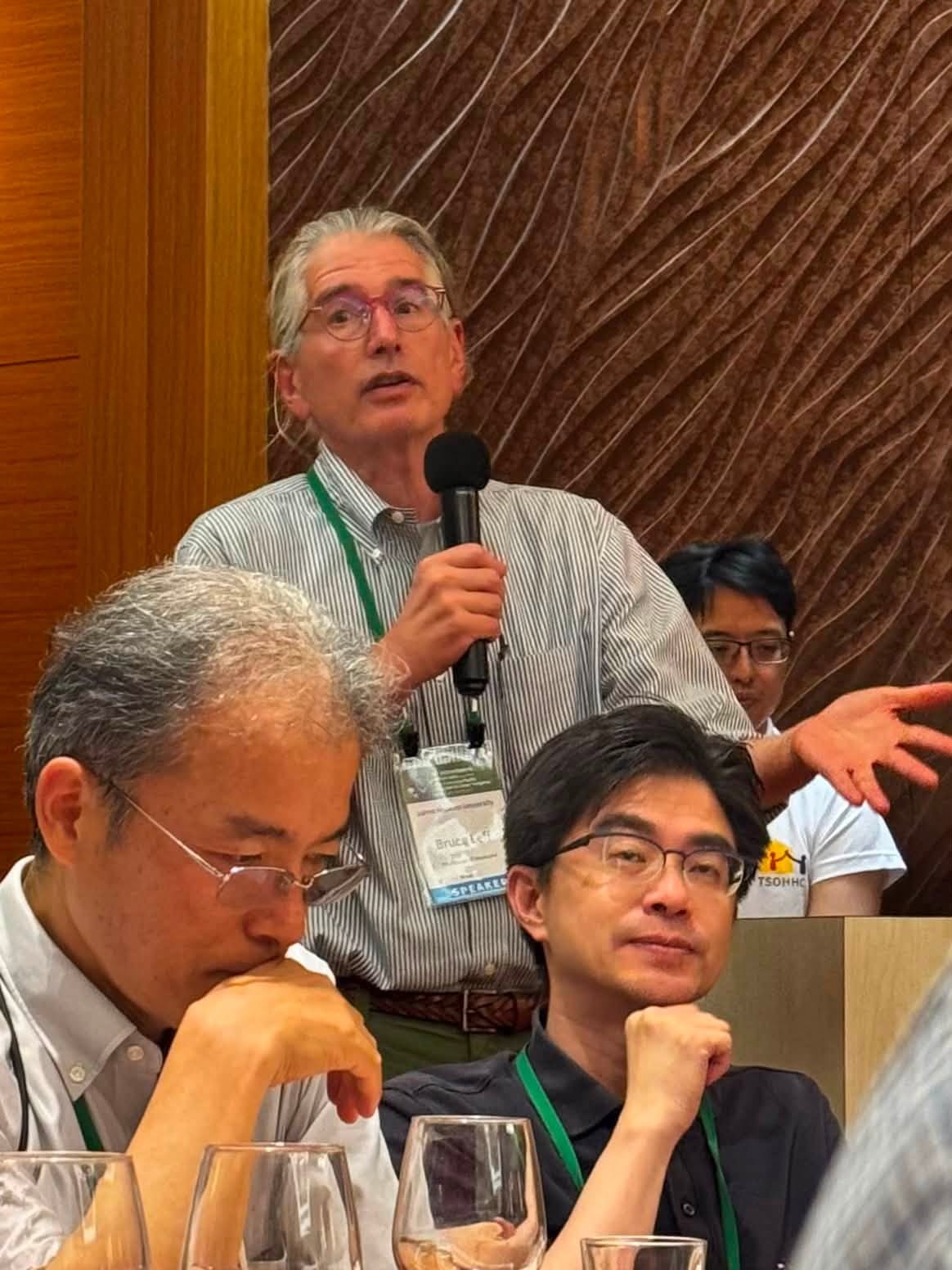 会議前日に開催された主催者懇親会で。