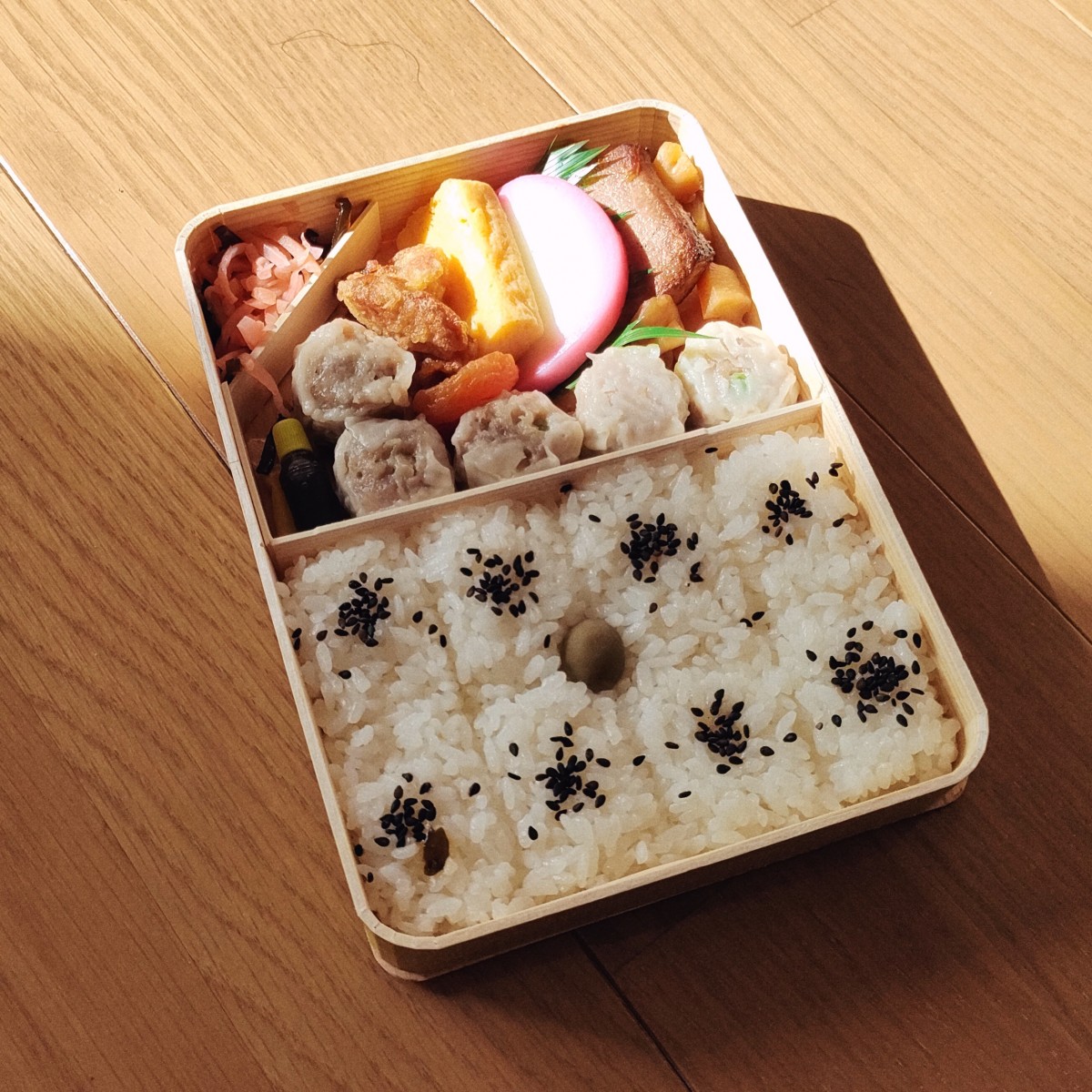 がらんとした新居で引っ越し業者さんを待ちながら食べたシウマイ弁当