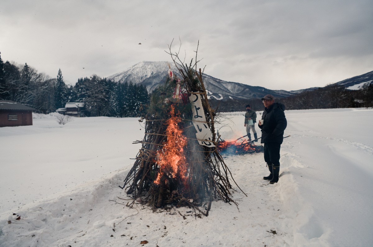 集落のどんど焼き