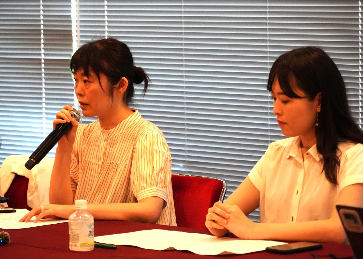 池田鮎美さん（左）と卜田素代香さん　Ⓒプラネチカ
