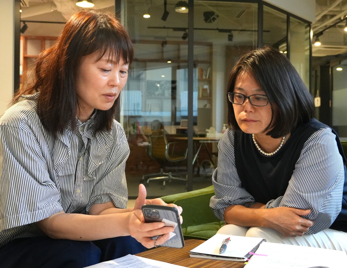 対談する池田鮎美さん（左）と山本恵子さん＝2026年８月29日、東京都内