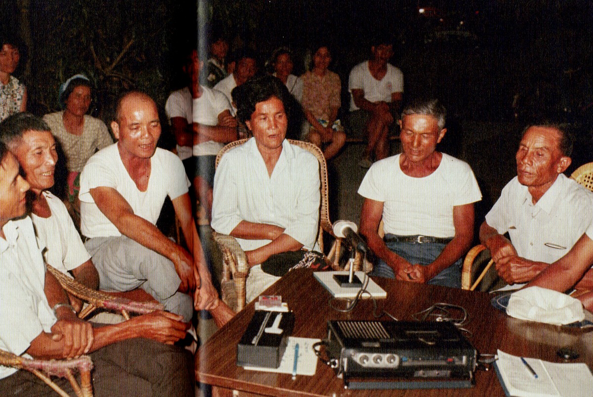 写真2：歌者（1973年8月3日小泉文夫撮影）第一次民歌最終運動｜聲音資料解析 Vol.05：聴見1967—馬蘭阿美族（国立台湾師範大学、2023年）