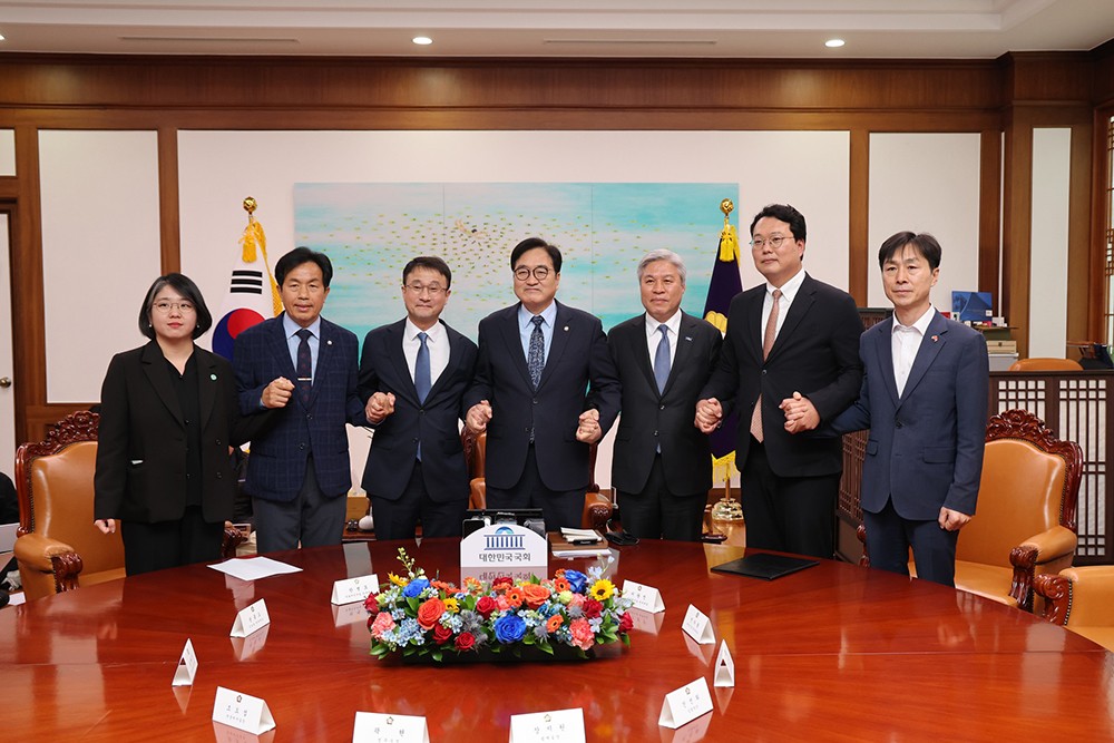 3月30日の二度目の連席会議の様子。中央が禹元植議長。禹元植のFacebookより引用。