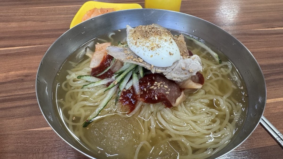こちらは今日のお昼の食べた釜山名物のミルミョン。美味しかったです。