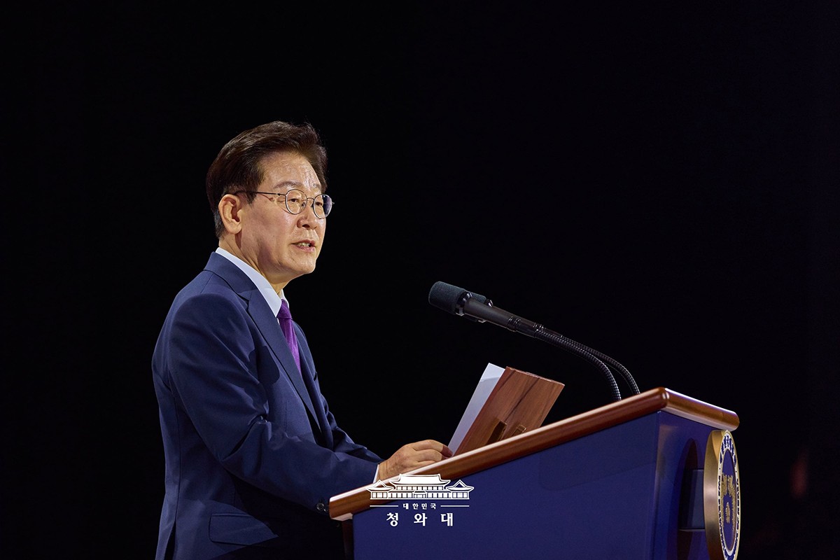 19日、釜山で開会したUNESCO世界遺産委員会の開会式で演説する李在明大統領。青瓦台提供。