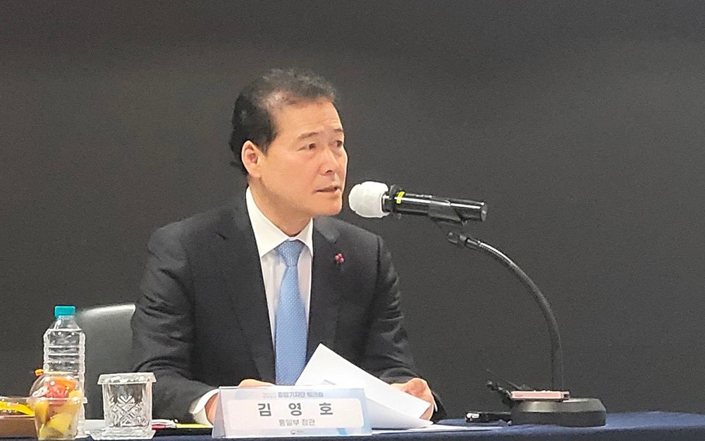 6日、発言する金暎浩長官。統一部提供。